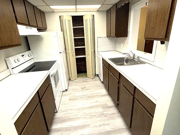 3rd image of 65 Greentree Ln APT 31