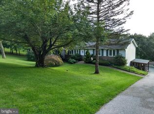 1327 Brighton Cir, Seven Valleys, PA 17360