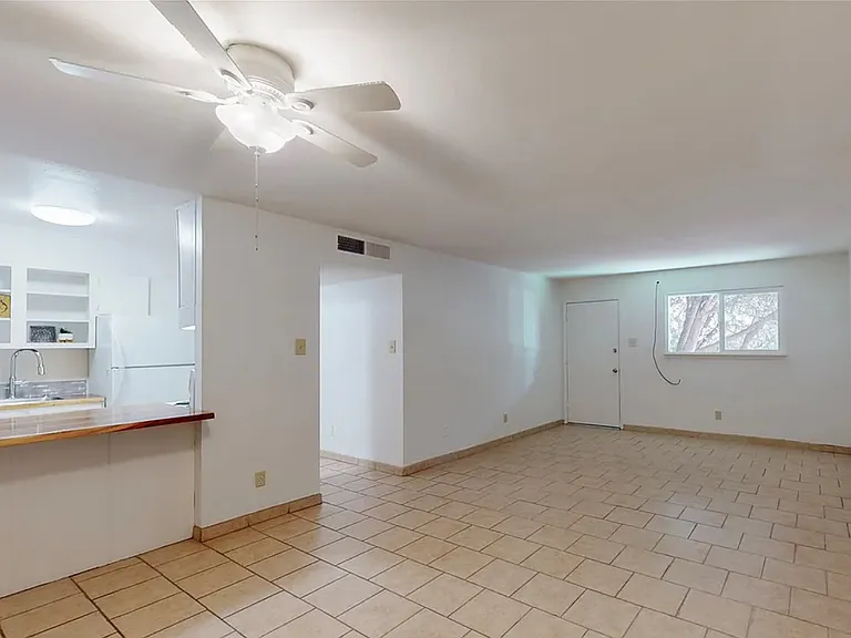 2800 Cerrillos Rd #11 — Photo 2
