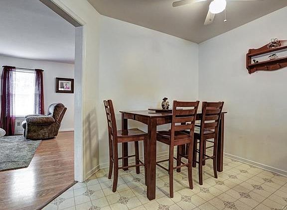 3rd image of 121 Courtside Dr