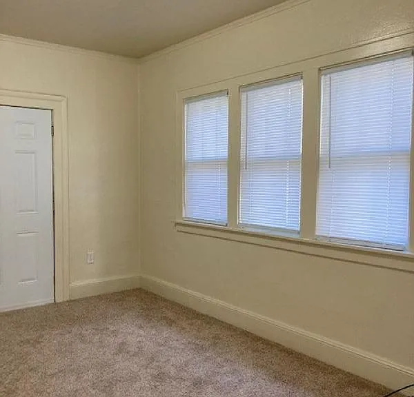 602 E Republic St — Photo 5