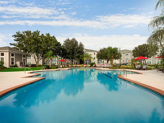 Bahia Cove Apartments Swimming Pool