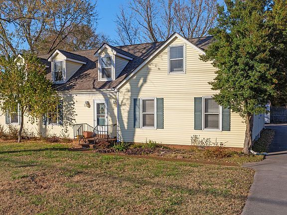 3rd image of 1409 E Northfield Blvd