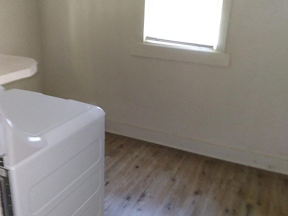 3rd image of 1417 NE 10th St #1