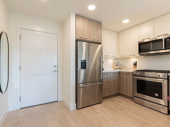 4th image of 14022 N Bluff Rd #309