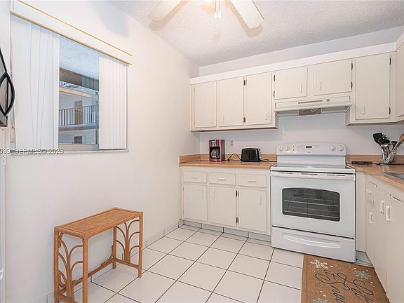 3rd image of 2800 Somerset Dr APT 115J