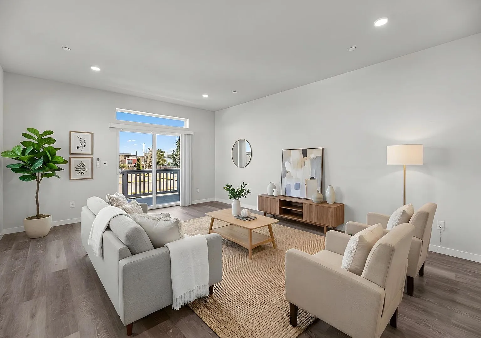 Brand New Luxury Townhome-Avail Now! — Photo 2