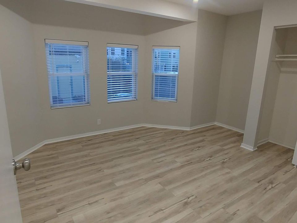 bedroom with closet