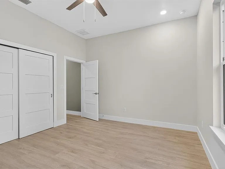 207 Athens St — Photo 57