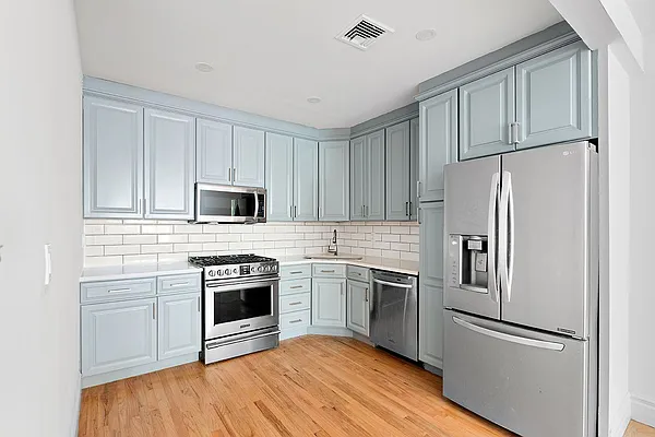 Rented by Compass | media 28