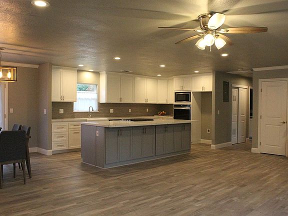 3rd image of 900 Ashley Way