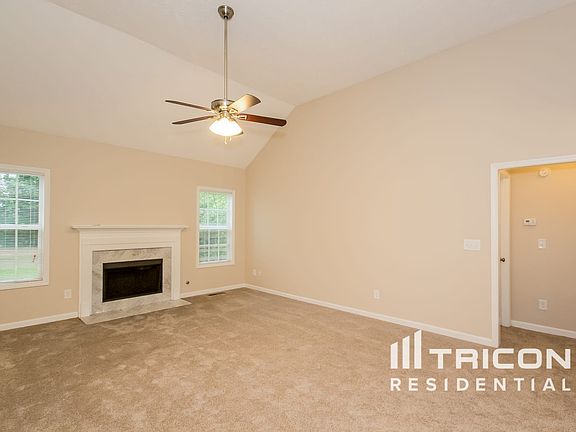 2nd image of 1450 Cedar Hl
