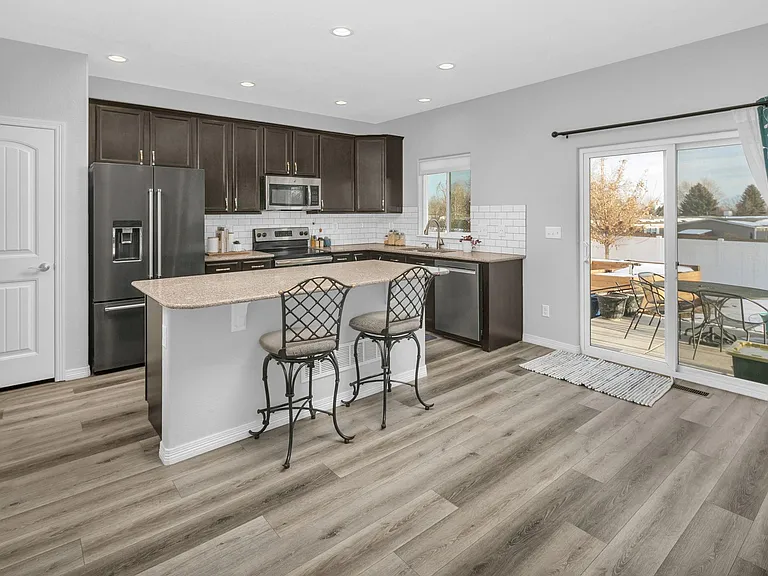 472 Tahoe Dr — Photo 7