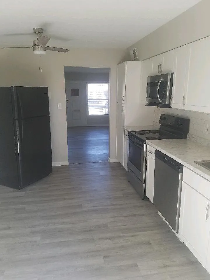 2 bed, 875 sqft, $1,100 — Photo 2