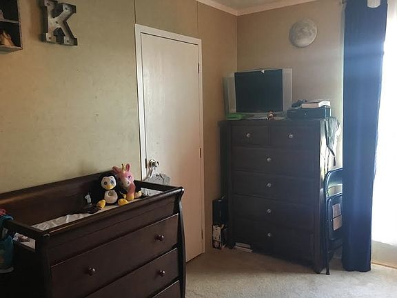 3rd image of 135 Fox Run Dr