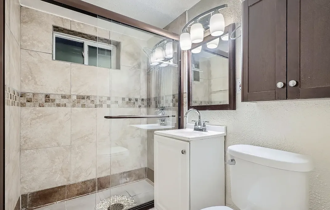 3184 Vaughn St — Photo 4