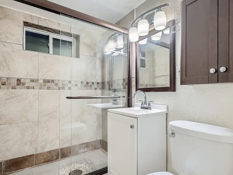 3184 Vaughn St — Photo 5