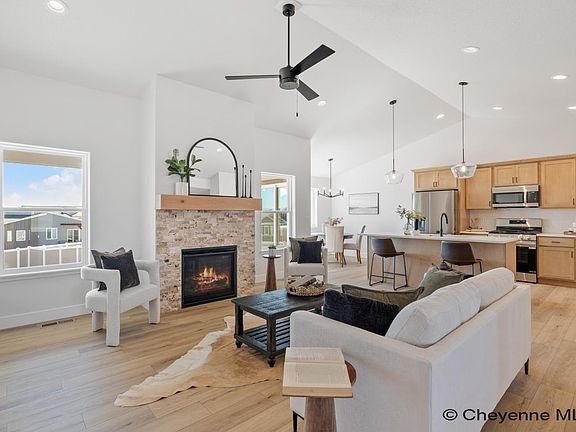 3rd image of 2243 Pack Saddle Rd