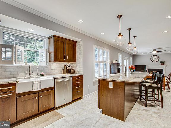 5th image of 9301 Weathersfield Dr