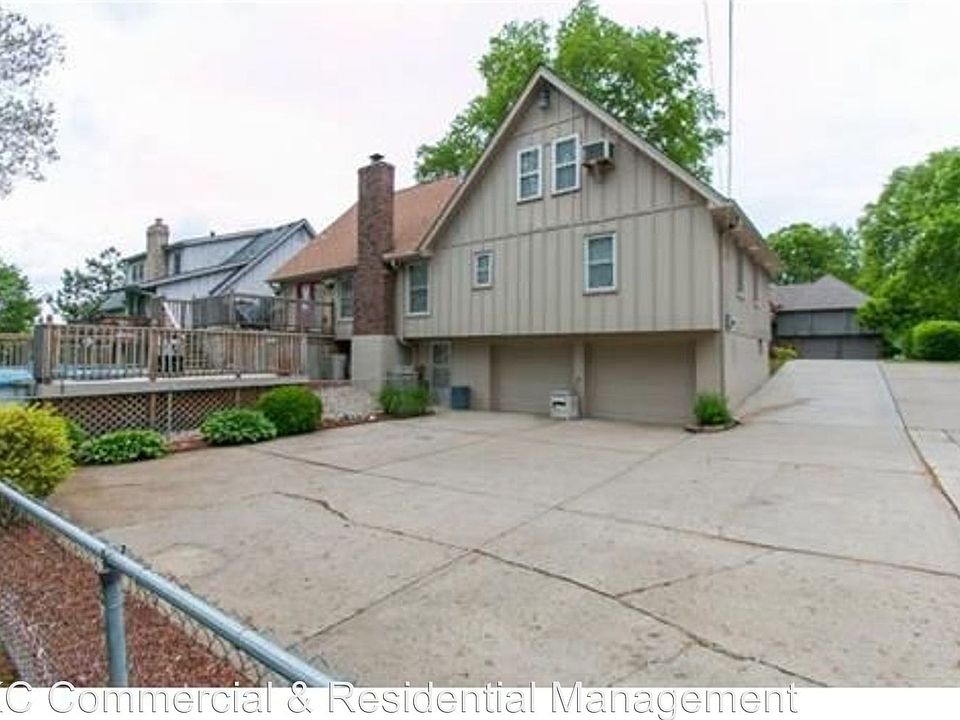 2nd image of 2605 NE 69th St