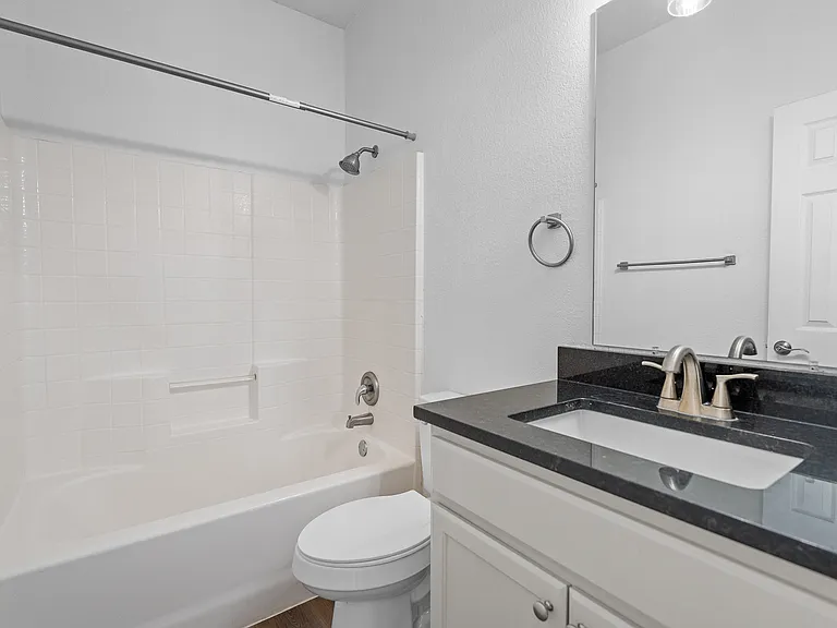 1052 Harriman Dr — Photo 13
