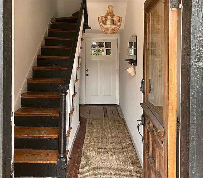 Entry to both apts - this area is a share space. - 616 N 25th St #1