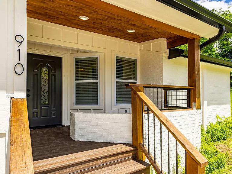 910 Windlau Ct — Photo 2
