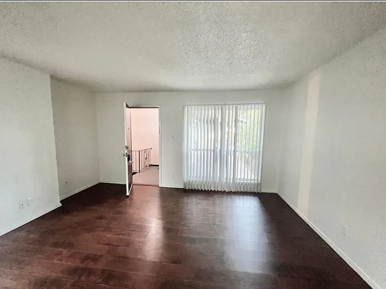 4811 Live Oak St — Photo 9