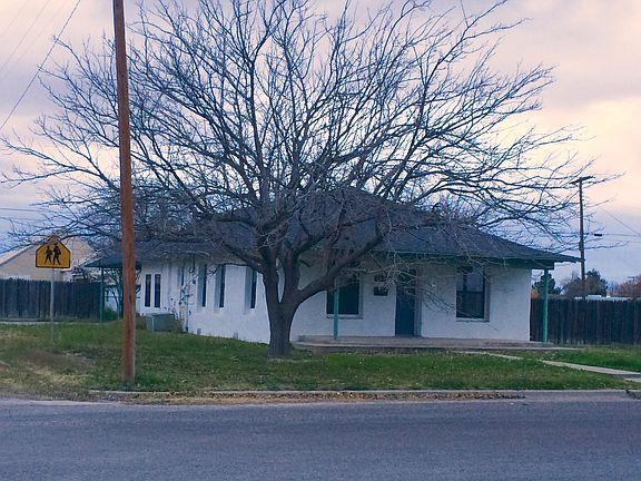 3rd image of 301 N Texas St