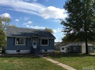 359 1st St, Shipman, IL 62685