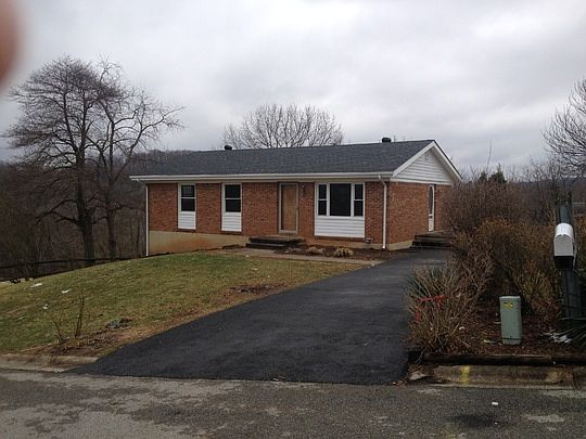 1st image of 670 Shelbourne Ave