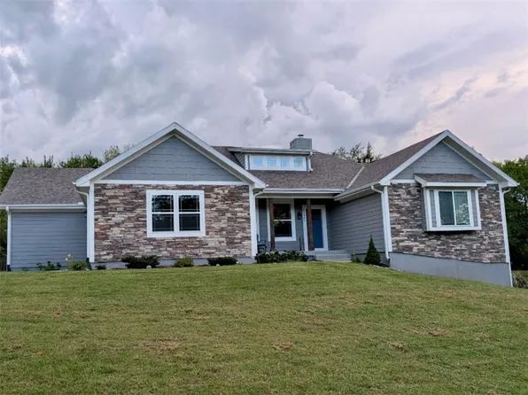 23904 S Lucille Ln, Peculiar, MO 64078