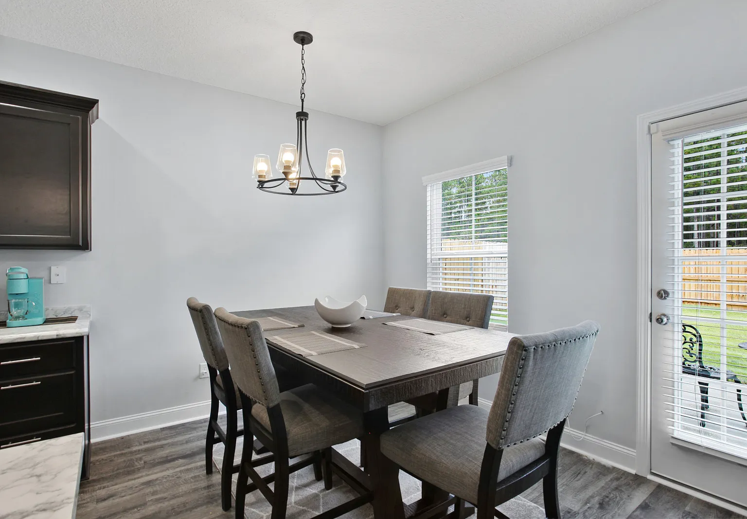 3 bed, 2.5 bath, 1462 sqft, $1,900 — Photo 3