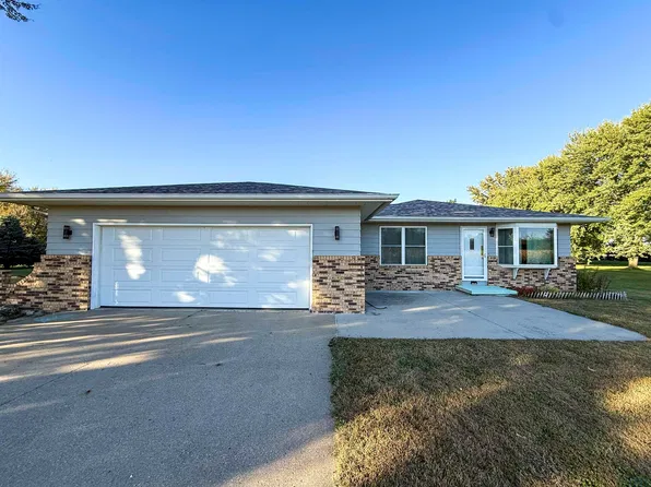 553 Sunrise Dr, South Sioux City, NE 68776