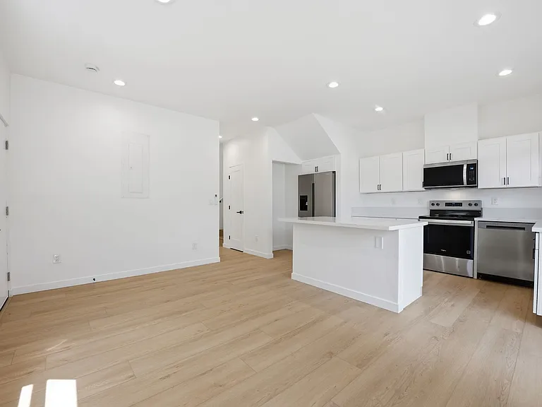 6414 Cleo St — Photo 1