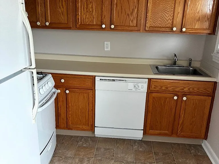 Shawomet Gardens Apartments — Photo 34