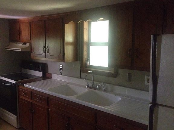 4th image of 885 Cumberland Dr