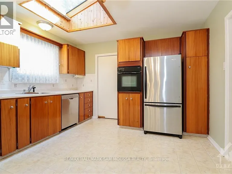 761 Garner Ave — Photo 9