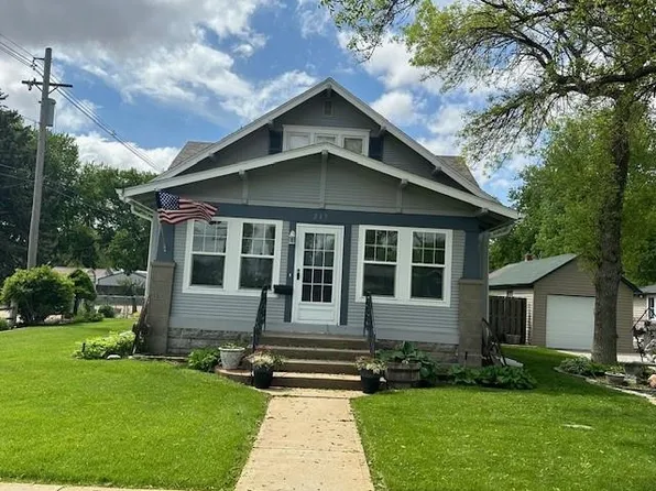 219 E 1st St, Minden, NE 68959
