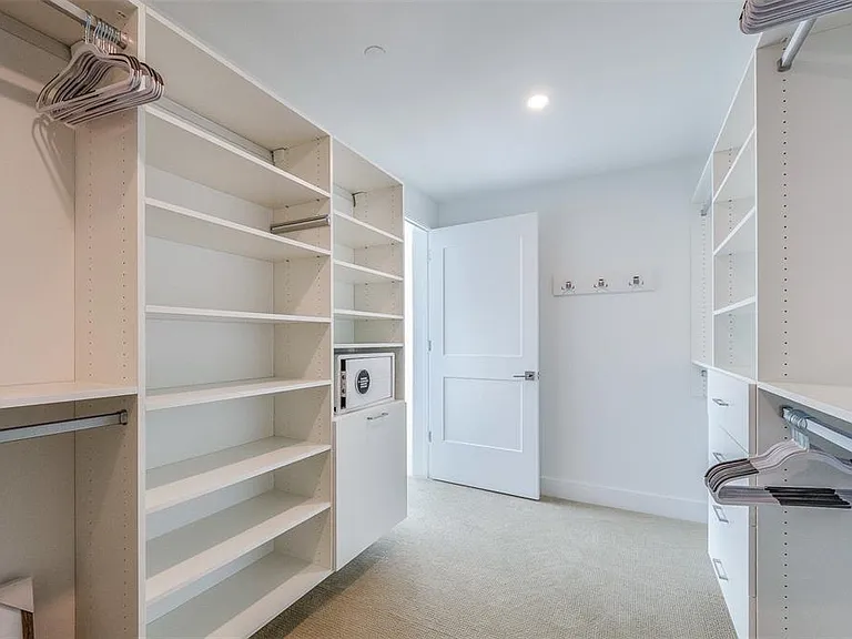 15 Avalon St #401 — Photo 17