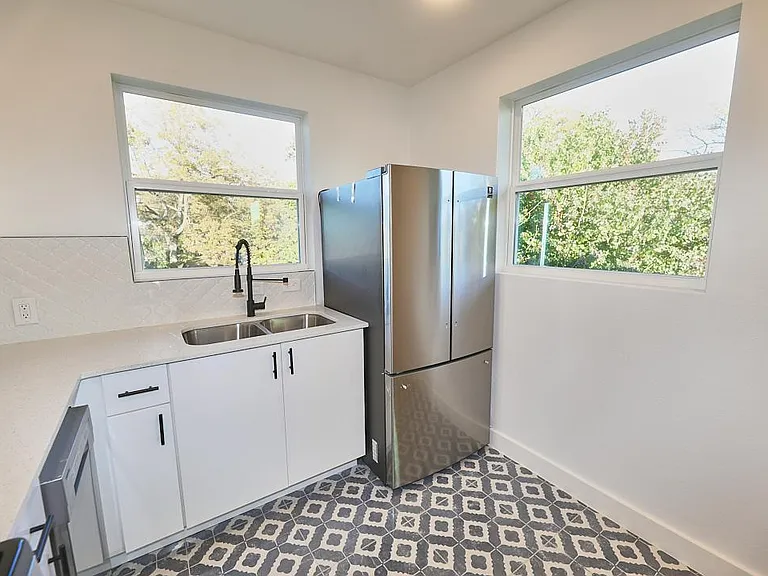3300 Tom Green St #5 — Photo 5