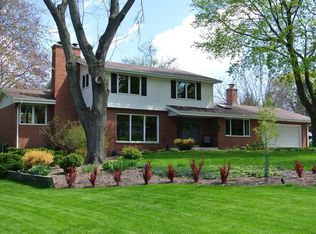 19350 Warwick Dr, Brookfield, WI 53045