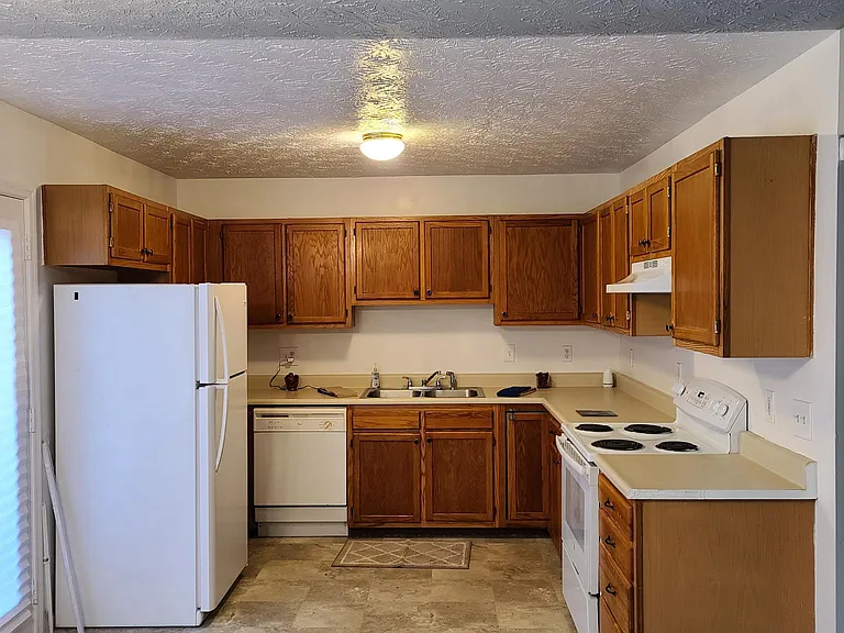 824 Neeb Rd — Photo 4