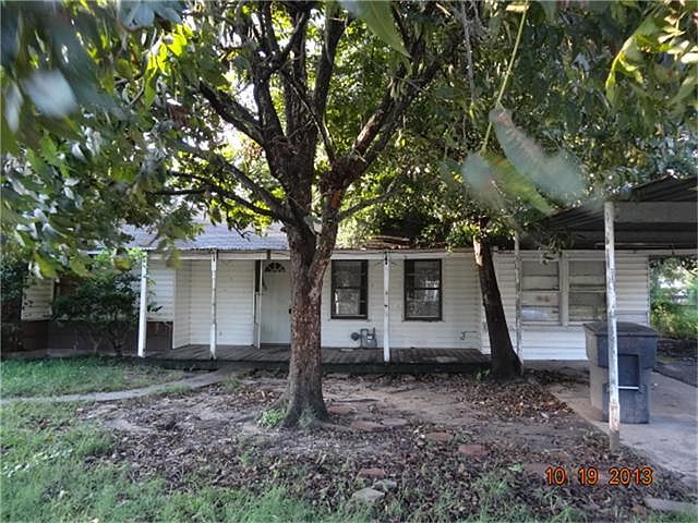 2nd image of 829 Oak St