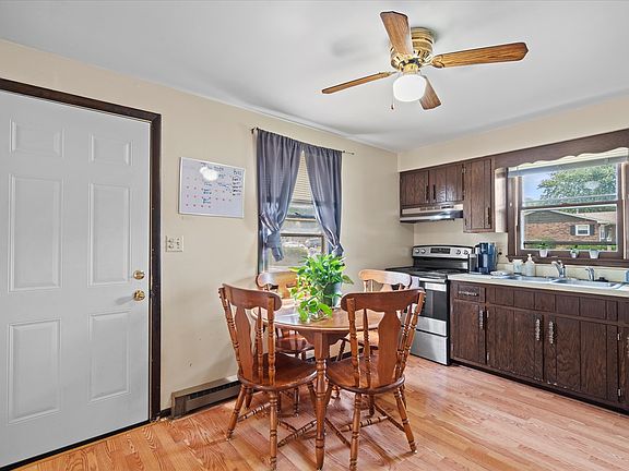 5th image of 828-830 Heritage Dr