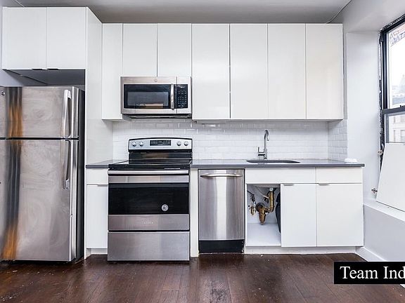 4th image of 723 Saint Nicholas Ave #22R
