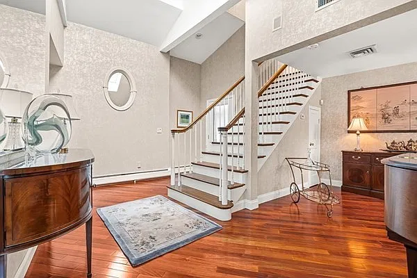4 bed, 2.5 bath, 2924 sqft, $8,000 — Photo 3