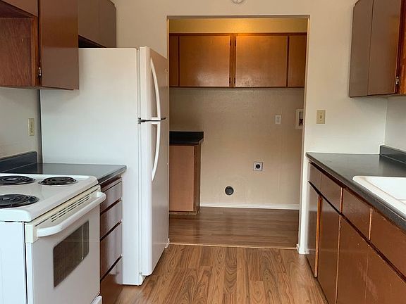 5th image of 1408 N Pacific Ave APT A