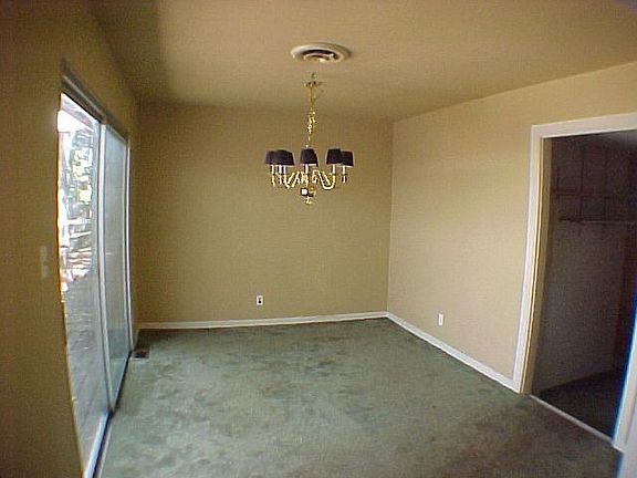 3rd image of 271 Carriage Ln