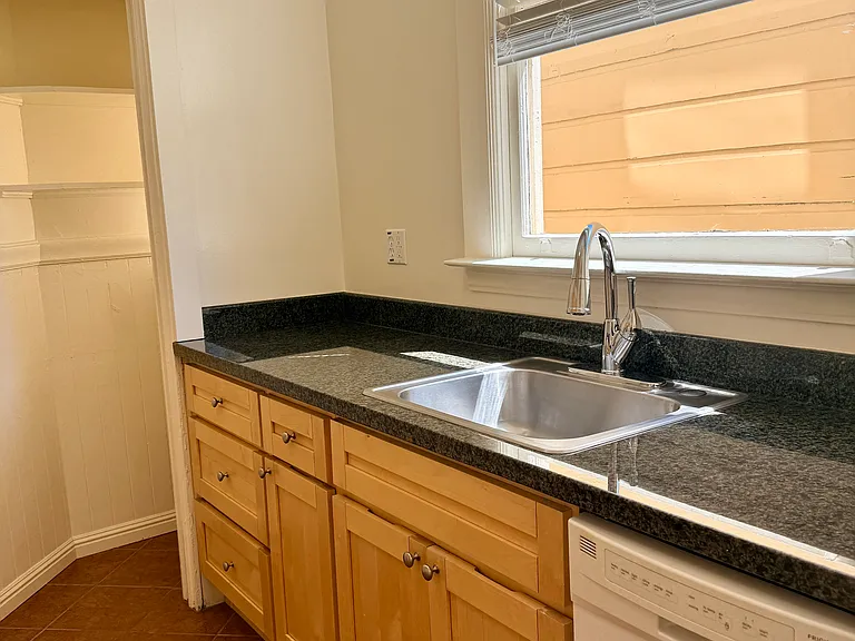 739 Haight St #203 — Photo 5
